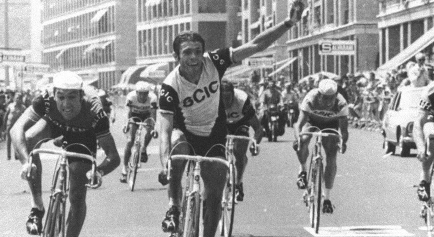 Al Tour 1971 Armani batte Merckx sul traguardo di Marsiglia