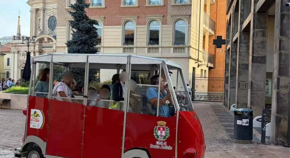 I ciclobus sono attualmente due, sono a pedalata assistita ricaricabili anche attraverso pannelli solari