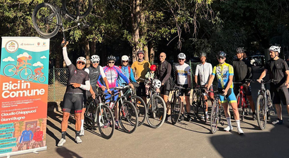 Un gruppo in partenza per un'uscita di Bici in Comune