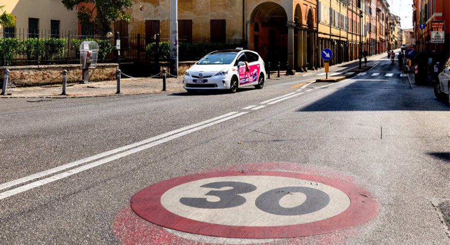Nella proposta di legge si pensa di istituzionalizzare il principio di Città 30 per le zone centrali
