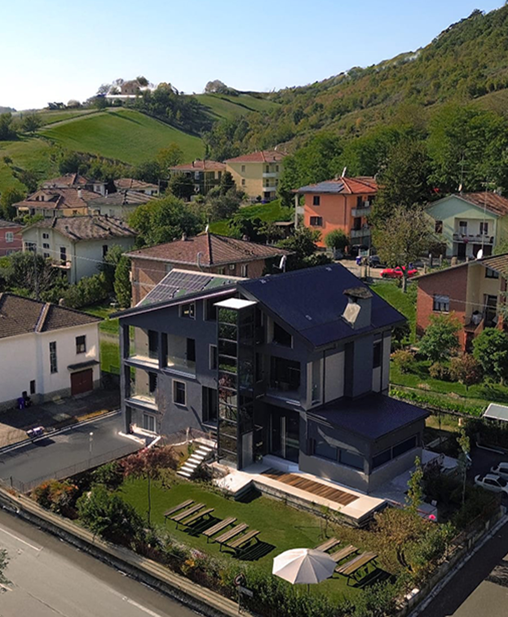 La casa di Luciano Armani è stata trasformata in una piccola struttura ricettiva per cicloturisti e pellegrini