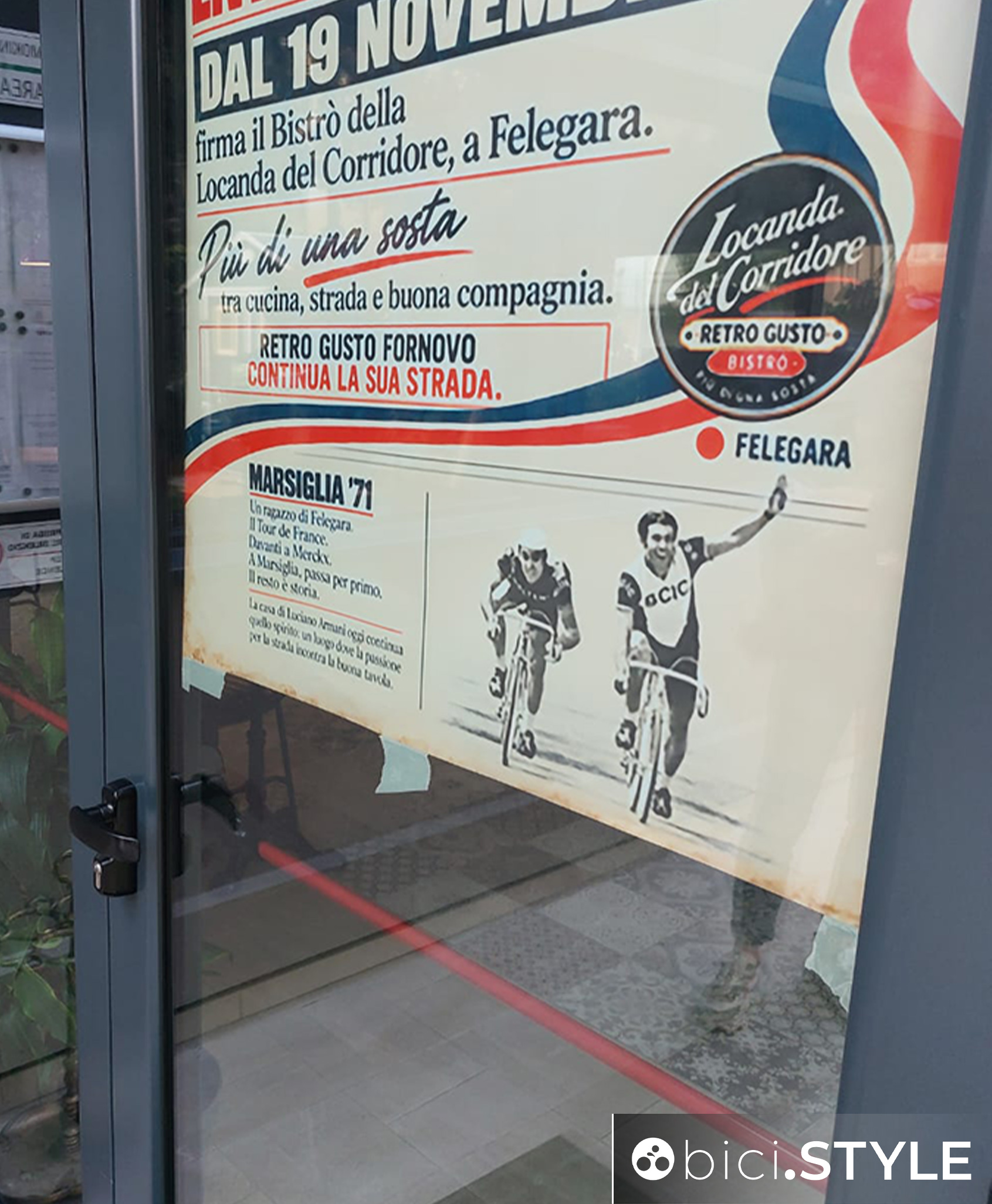 Già all'ingresso si respira il trascorso della casa e le imprese di Armani