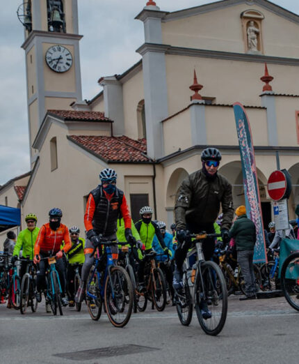 La Novarenberg prende il via dal caratteristico borgo novarese di Nibbiola. Oltre 1.000 le presenze nel 2025
