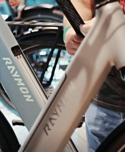 Il connubio fra OLI e-Bike Systems e Raymon si prolunga nel tempo, condividendo la crescita