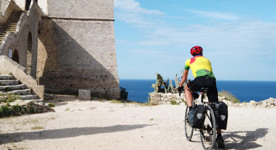 La settimana nel Salento porterà i ciclisti a conoscere luoghi, culture, sapori e ricchezze del territorio pugliese