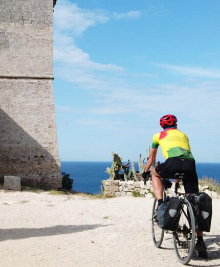 La settimana nel Salento porterà i ciclisti a conoscere luoghi, culture, sapori e ricchezze del territorio pugliese
