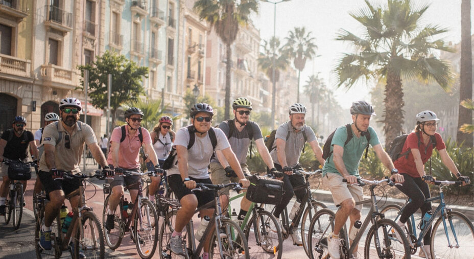 In ogni strada il Codice permette ora ai ciclisti di viaggiare al centro della corsia, in città e fuori