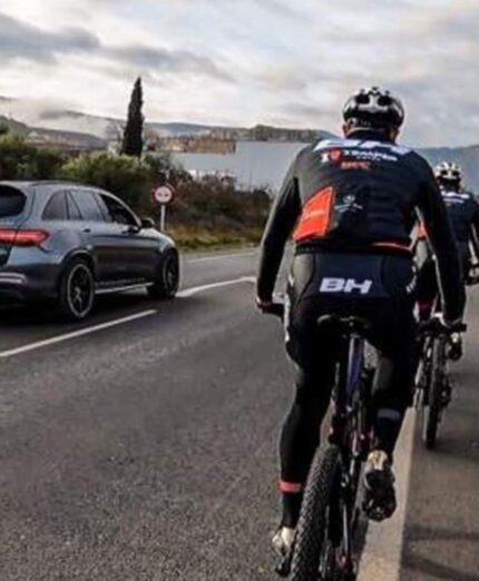 Il nuovo Codice della Strada iberico impone il sorpasso di bici cambiando sempre corsia