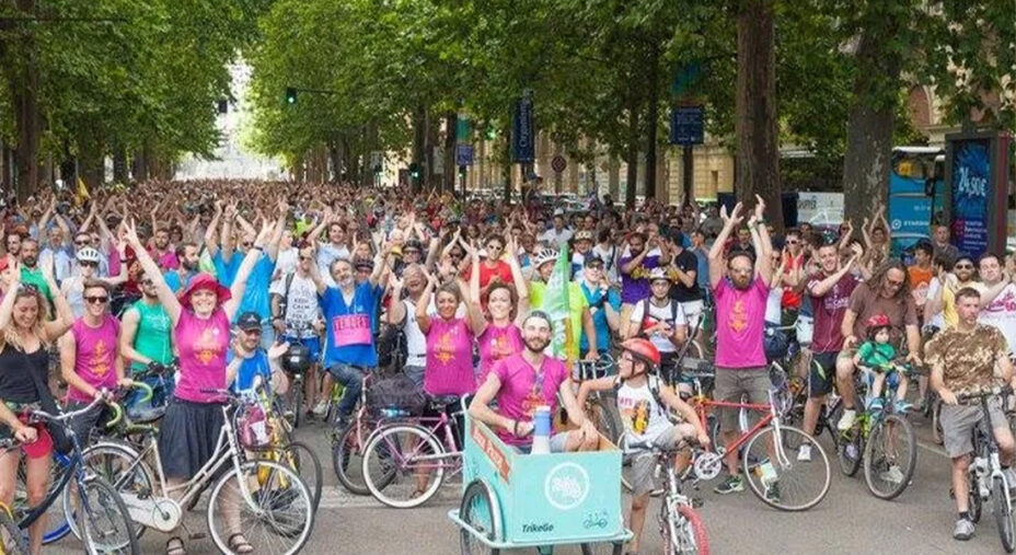 La partecipazione al Bike Pride è stata massiccia, ma ha destato commenti molto contrastanti