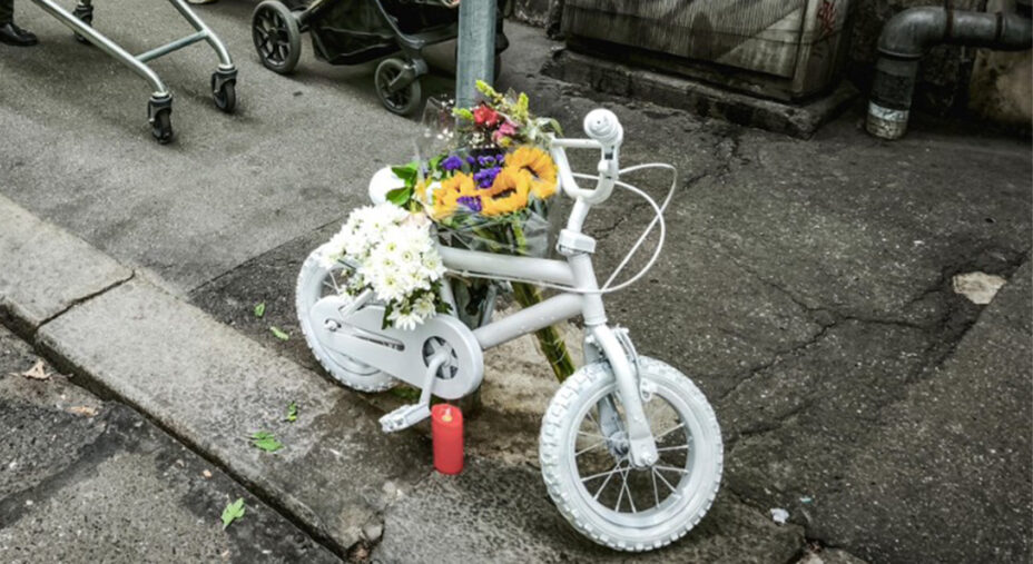 La bici fantasma, tributo che Torino ha dedicato al piccolo Nicolò investito e ucciso a 8 anni