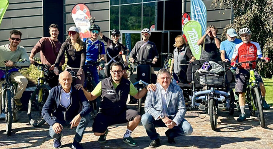 Il gruppo di partecipanti a VALBEAT, un weekend tra natura, musica e tanta bici