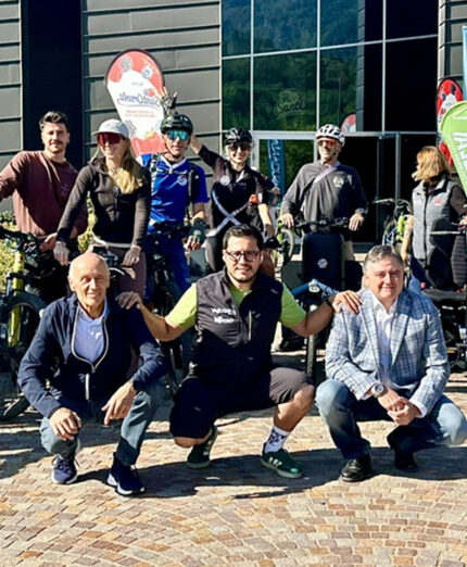 Il gruppo di partecipanti a VALBEAT, un weekend tra natura, musica e tanta bici