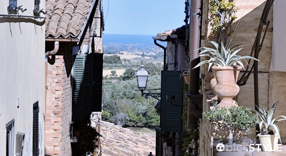 La bellezza delle Marche, dal mare alla montagna... in un unico sguardo