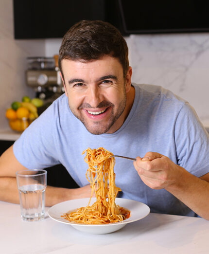 La fame fisiologica arriva gradualmente e non si lega a un alimento in particolare (depositphotos.com)