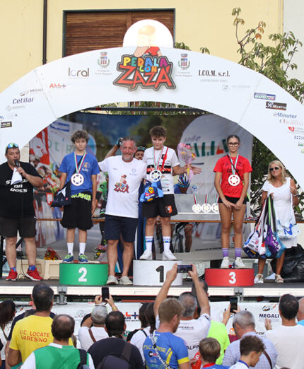 E poi ci sono anche i più grandi, meno chiassosi, già quasi... corridori